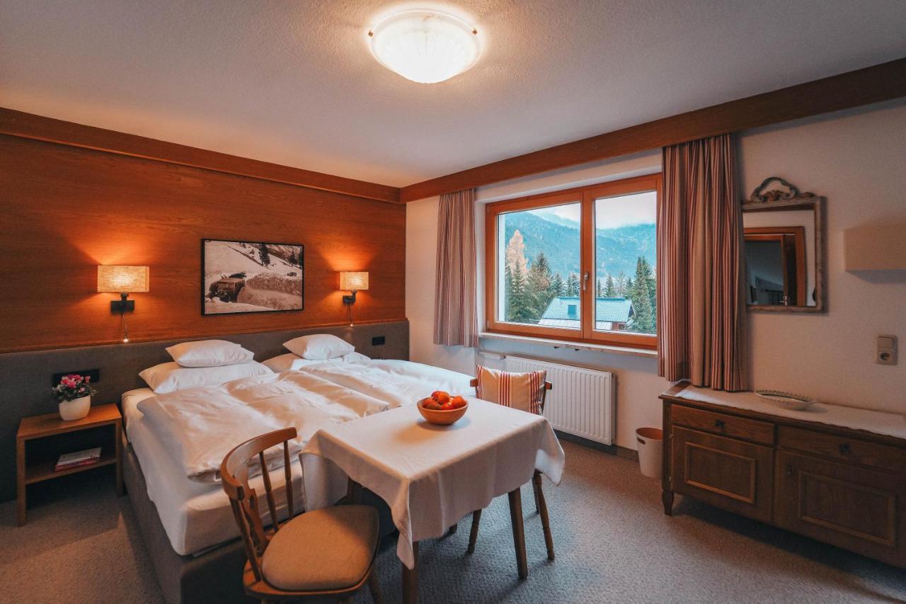 Hotel Garni Almjur Sankt Anton am Arlberg Exterior photo